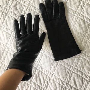 Leather gloves